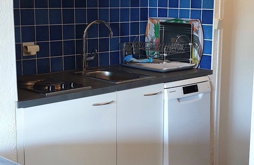 Giens Apartment | Studio by the sea, private parking, beautiful garden terrace, sandy beach 50m