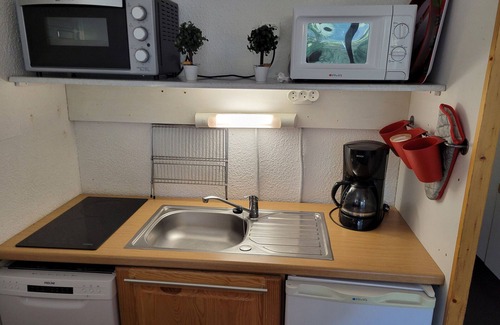 Arc-2000 Apartment | Studio cabin near station center with balcony, free WiFi