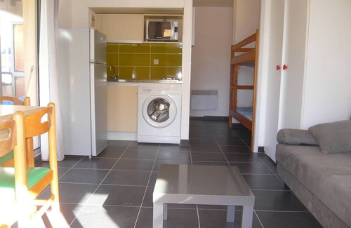 Le Port Apartment | Studio Cabin with Large Terrace 300m from the Beach
