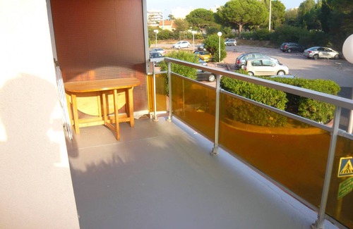 Le Port Apartment | Studio Cabin with Large Terrace 300m from the Beach