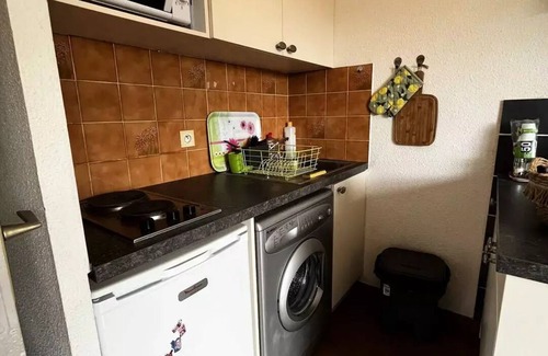 Le Port Apartment | Studio Cabin for 4 with Elevator - Marina View, Beach 2 Steps Away