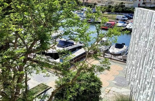 Le Port Apartment | Studio Cabin for 4 with Elevator - Marina View, Beach 2 Steps Away