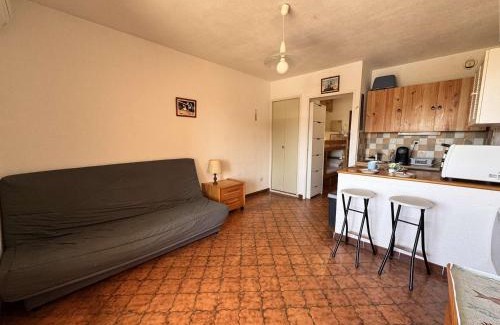 Le Brusc Apartment | Studio cabine au Brusc, proche mer, 4 couchages - FR-1-845-5