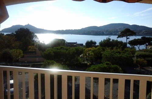 Agay House | Studio cabin, sea view in Agay, 2 * for 2 adults + 2 children