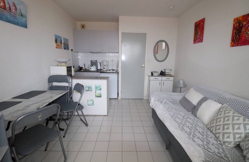 Le Grau-Du-Roi Apartment | Studio cabin terrace beach 550m and shops 100m