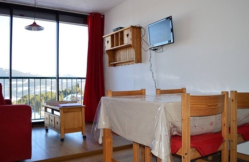 Les Angles Apartment | Studio cabin with equipped kitchenette and TV