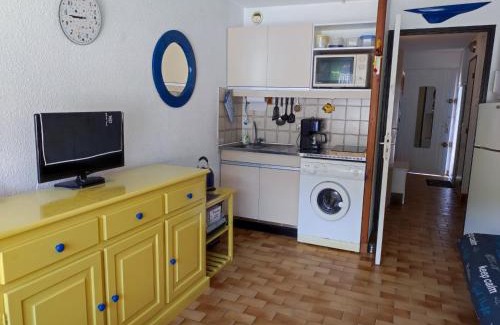 Argeles Plage Apartment | Studio Cabine 4 Pers. avec Wifi, Piscine, Parking à 500m de la Plage d'Argelès - FR-1-776-54