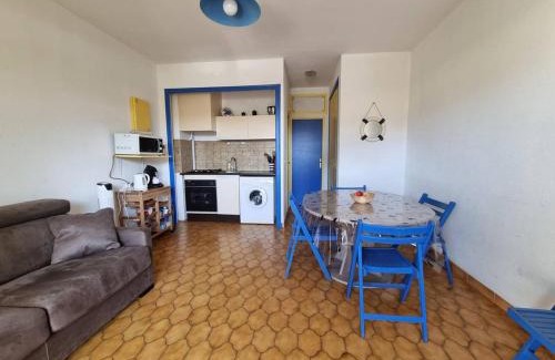 Argeles Plage Apartment | Studio cabine 4 pers. RDC, terrasse sud, 300m plage et commerces - FR-1-388-205
