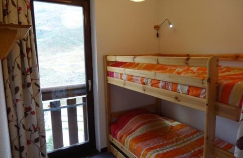 Les Bruyeres Apartment | Studio cabine 4 pers, ski aux pieds, Les Menuires, 24m², balcon sud-ouest, proche commerces et remontées. - FR-1-178-101