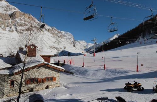 Val-d'Isere Apartment | Studio cabine au pied des pistes, idéal pour 4 personnes, proche village enfants, parking inclus - FR-1-694-66
