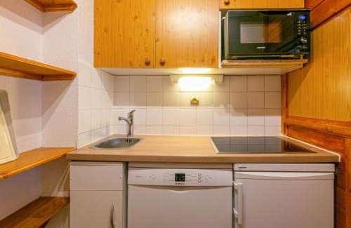 Val-d'Isere Apartment | Studio cabine au pied des pistes, idéal pour 4 personnes, proche village enfants, parking inclus - FR-1-694-66