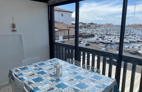 Capbreton Apartment | Studio cabine cosy, climatisation, vue port à Capbreton - FR-1-413-199