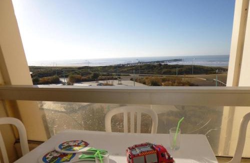 Saint-Jean-de-Monts Apartment | Studio cabine 4 pers avec balcon, parking et animaux admis à 50m de la plage - FR-1-224C-142