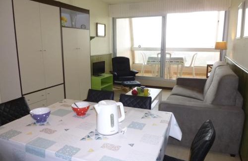 Saint-Jean-de-Monts Apartment | Studio cabine 4 pers avec balcon, parking et animaux admis à 50m de la plage - FR-1-224C-142