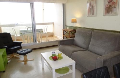 Saint-Jean-de-Monts Apartment | Studio cabine 4 pers avec balcon, parking et animaux admis à 50m de la plage - FR-1-224C-142