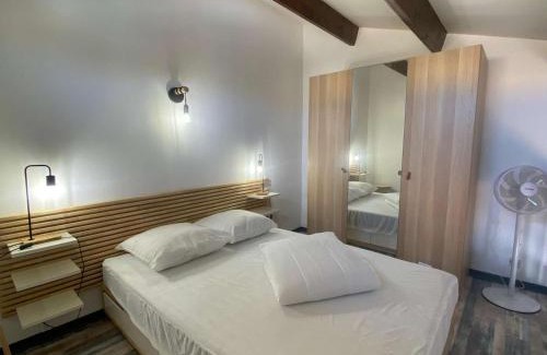 Marseillan Plage Apartment | Studio Cabine Mezzanine Rénové pour 4 Pers. avec Terrasse et Parking Privé - Animaux Admis - FR-1-326-553