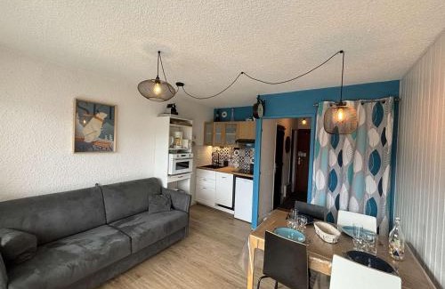 Auris Apartment | Studio cabine rénové, 4 couchages, pied des pistes, parking, balcon sud - FR-1-297-160