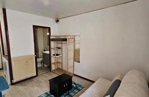 Saint Seurin - Fondaudege Apartment | Studio calme avec petit jardinet
