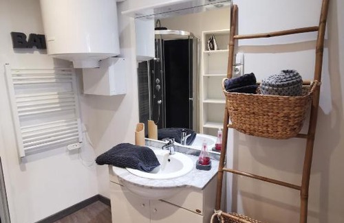 La Bourboule Apartment | Studio centre ville de la Bourboule refait neuf octobre 2022