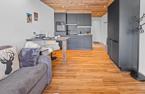 Noes Apartment | Studio chalet rénové au centre de la ville