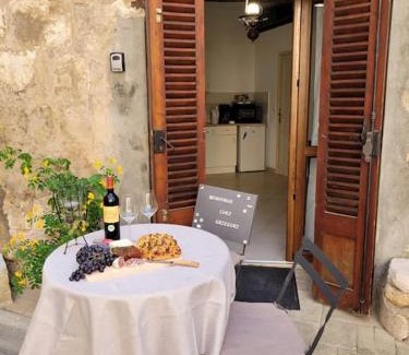 Cabasse Apartment | Studio Chez Gregoire w Prowansji