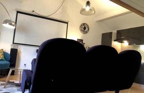 Ales Apartment | Studio cinéma
