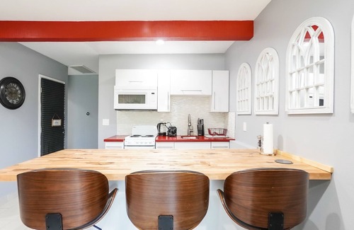 Toluca Lake Apartment | Studio City 2bed Aprtment