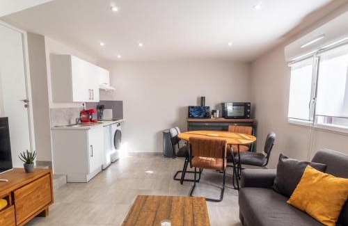 Quartier du Casino Apartment | Studio climatisé avec terrasse vue mer, garage et wifi - FR-1-535-63