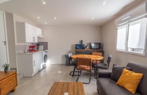 Quartier du Casino Apartment | Studio climatisé avec terrasse vue mer, garage et wifi - FR-1-535-63