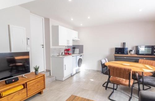 Quartier du Casino Apartment | Studio climatisé avec terrasse vue mer, garage et wifi - FR-1-535-63