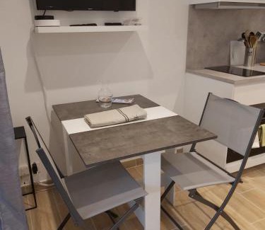 La Madrague Apartment | Studio climatisé, parking, 5mn de la plage