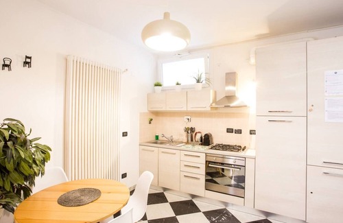 Bolognina Apartment | Studio close to the train station with flexible self check-in
