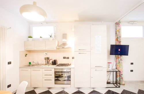Bolognina Apartment | Studio close to the train station with flexible self check-in