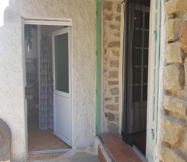 Le Beausset Apartment | studio complet calme absolu