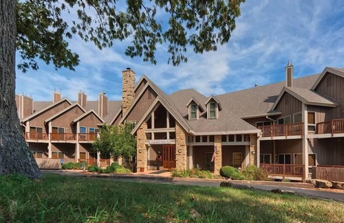 Hanover Condo | Studio Condo Outdoor Golf in Galena!