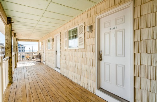 Surf City Apartment | Studio condo with ocean views, pool, deck, & central AC