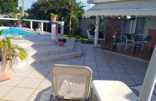 Doubs Apartment | Studio cosy aux Abymes, piscine et jardin, 25 m²