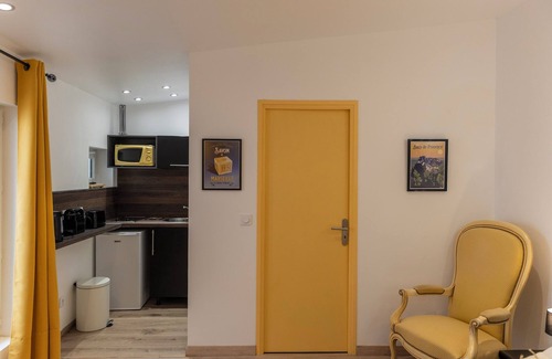 Eyragues Apartment | Studio Cosy Eyragues, Alpilles Near Saint-Rémy-de-Provence