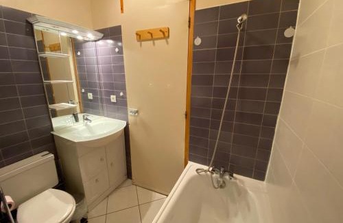 Meribel Centre Apartment | Studio cosy pour 4 personnes au centre de Méribel, proche pistes et commerces - FR-1-411-956