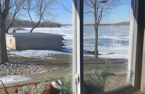 Butte Des Morts House | Studio cottage at mouth of the Fox River