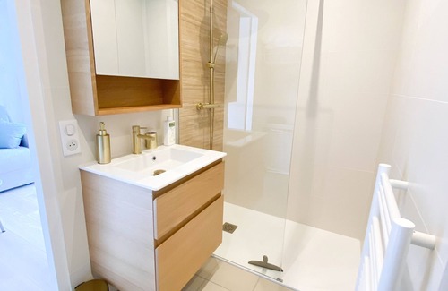 Gemenos Bed & Breakfast | Studio Dans Maison Piscine