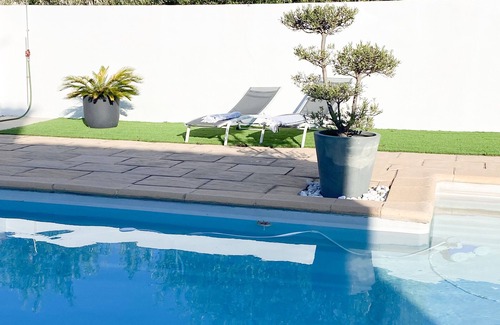 Gemenos Bed & Breakfast | Studio Dans Maison Piscine