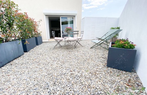 Gemenos Bed & Breakfast | Studio Dans Maison Piscine