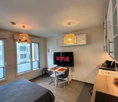 Issy-les-Moulineaux Apartment | Studio Design & Cosy avec Parking
