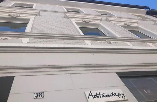 Moersenbroich Apartment | studio e - Quiet central business one bedroom apartment for 3 guests
