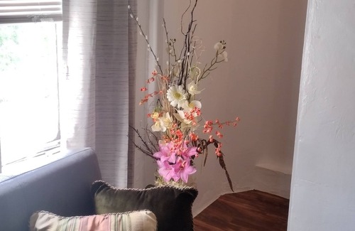 Pittsburgh Apartment | Studio Efficiency Apartment nMinutes from Downtown Pittsburgh Festivities!