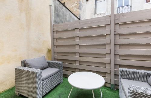 Saint Genes Apartment | Studio en Duplex-Aircon-Terrasse-Parking-Calme