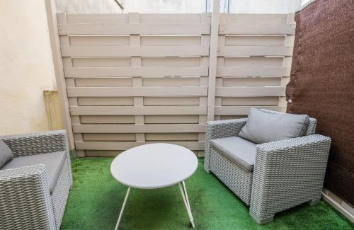 Saint Genes Apartment | Studio en Duplex-Aircon-Terrasse-Parking-Calme