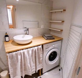 Oullins Apartment | studio en mezzanine, métro et rue centrale mais calme