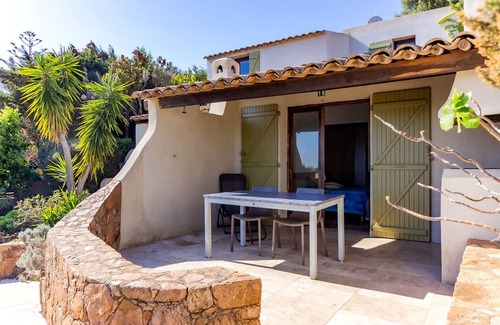 Porto-Vecchio Apartment | Studio-Ensuite with Shower-Sea view